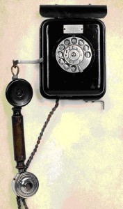 Советский телефон производства «Красная Заря»